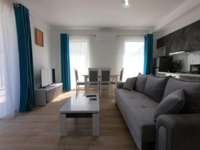 R&I Sea and Mountain View Apartments Radhimë, Orikum
